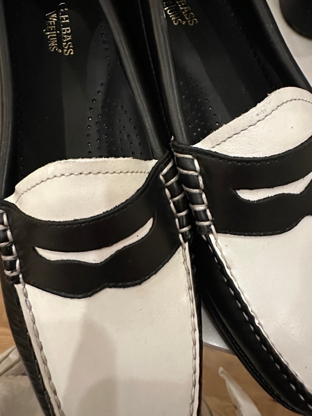 G.H. Bass & Co. Black Leather Women's Loafers - Picture 2 of 4